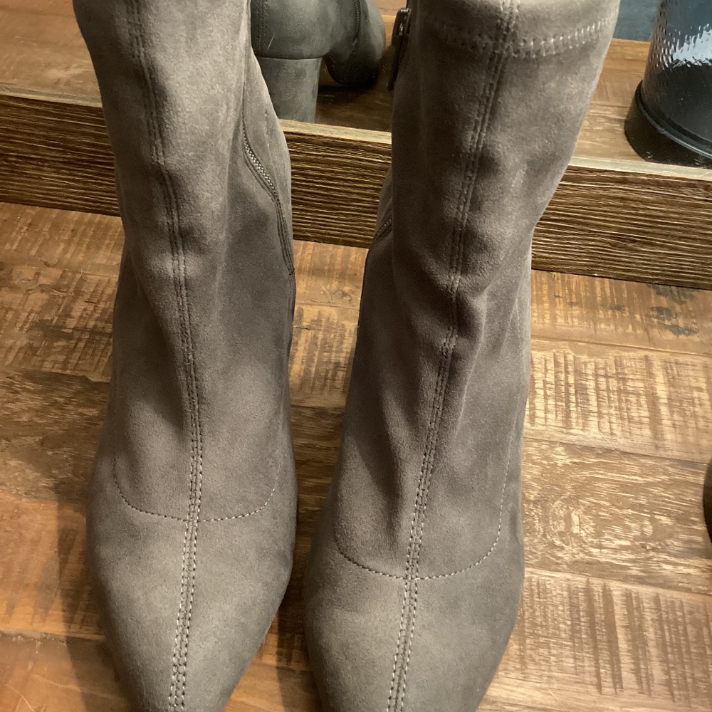 Steve Madden boots in gray size 10